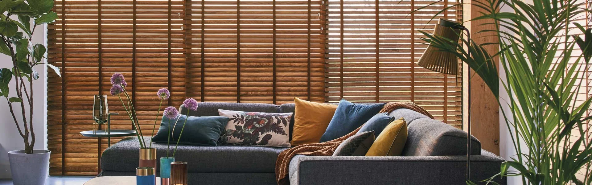 583-raamdecoratie_houtenjaloezie-header.webp